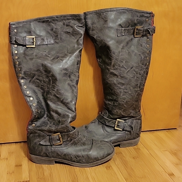 Boots - Picture 3 of 3